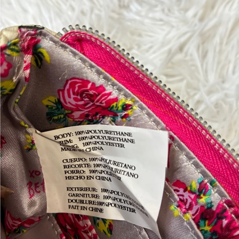 Betsey Johnson Wristlet🤍 - Picture 8 of 8